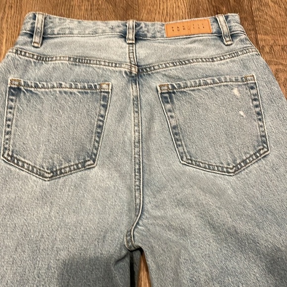 PACSUN 90’s Boyfriend High-Rise Distressed Jeans - Picture 5 of 9